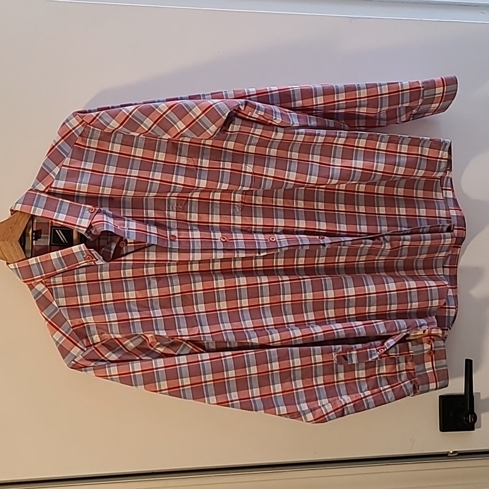 DANIEL HECHTER Men's dress shirt size medium